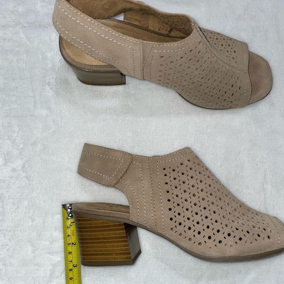 NWOT Sz 9 Taupe Beige Tan Velcro Low Heel Mule Clog Soft White Mountain Leather​ - Picture 7 of 8